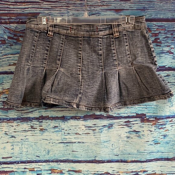 Lady Dutch Pleated Denim Mini Skirt - Picture 4 of 6
